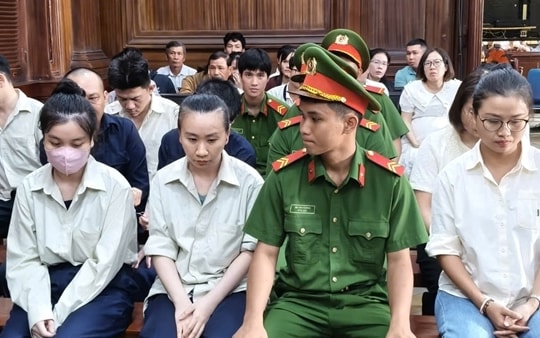 Tuyên án các bị cáo bán khống hàng ngàn chứng chỉ an toàn lao động