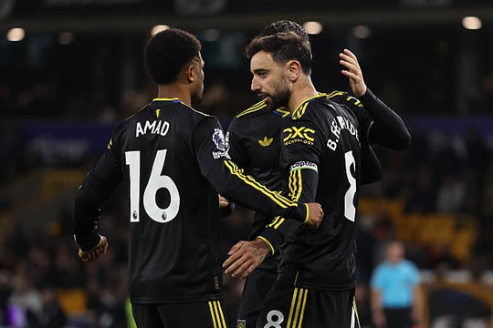 Man Utd thắng Wolves 4-1, tuyến giữa vẫn là tử huyệt
