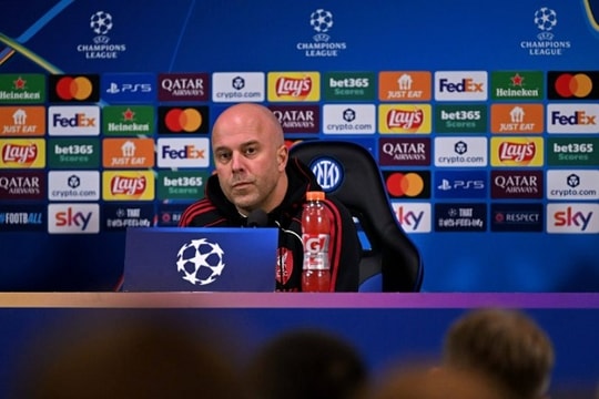 Liverpool ủng hộ Slot, Salah bị gạch tên trận Inter