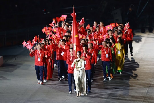 Vì sao khai mạc SEA Games 33 không bắn pháo hoa?; 'Hiện tượng bóng đá Anh' tăng giá chóng mặt