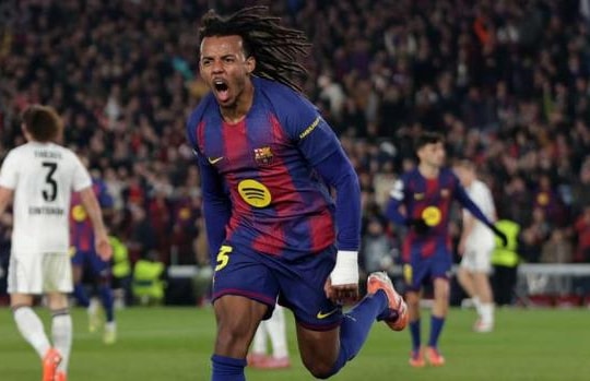 Barcelona 2-1 Frankfurt: Kounde cú đúp, Rashford kiến tạo