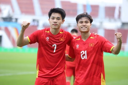 Đình Bắc lập cú đúp kiến tạo, U22 Việt Nam thẳng tiến vào bán kết SEA Games 33