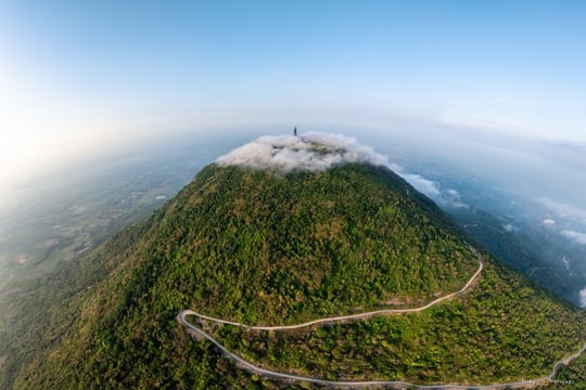 Núi Bà Đen: mở lại đường bộ leo núi từ 12/12, giới hạn giờ