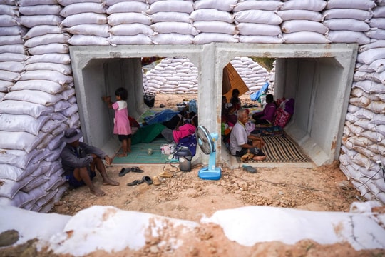 Giao tranh Thái Lan - Campuchia bước sang ngày thứ tư: Thương vong tăng, các bên chờ cuộc gọi từ ông Trump