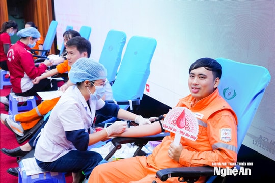 Lan tỏa nghĩa cử “giọt hồng” trong ngành Điện Nghệ An
