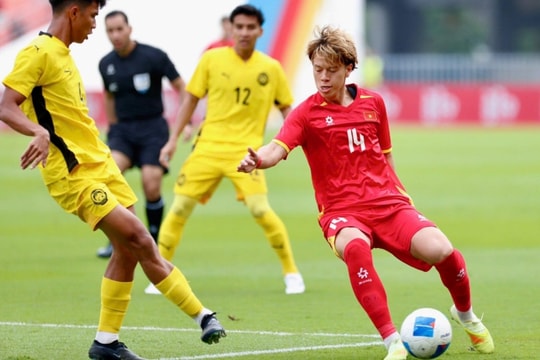 Viktor Lê đá chính, U22 Việt Nam thắng 2-0 Malaysia
