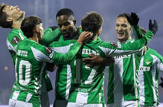 Betis thắng 3-1 trên sân Dinamo Zagreb, Antony ghi bàn