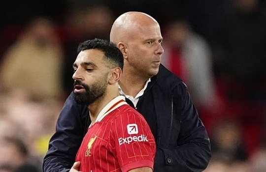 Liverpool vs Brighton: Áp lực lên Arne Slot, Salah bỏ ngỏ