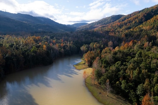 Khe Sanh: mùa lá đỏ, trekking 14 km quanh hồ Rào Quán