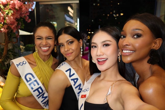 Phương Linh lọt top 5 trình diễn áo dài tại Miss Cosmo