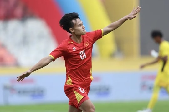 Tuyển nữ Việt Nam tăng hạng FIFA, U22 sẵn sàng bán kết