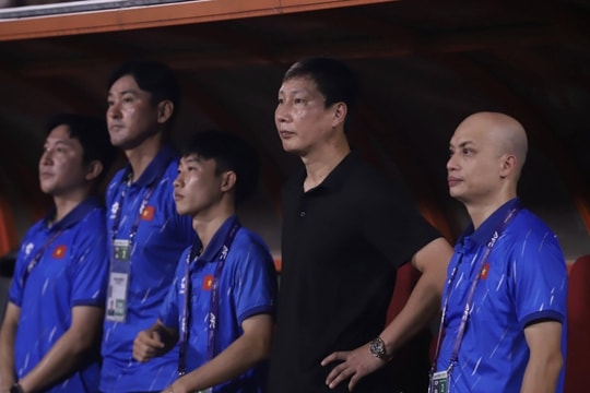 U22 Việt Nam mất trợ lý Lee Jung Soo ở bán kết SEA Games 33