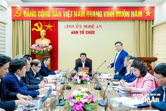 Bí thư Tỉnh ủy Nguyễn Khắc Thận dự, chỉ đạo kiểm điểm tập thể lãnh đạo Ban Tổ chức Tỉnh ủy