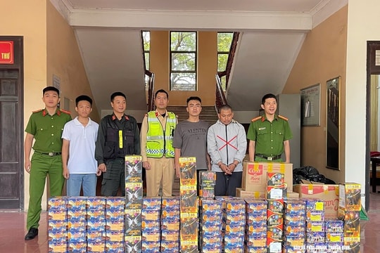 Bắt giữ đối tượng vận chuyển hơn 300kg pháo nổ