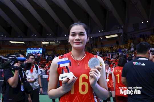 Cô gái Nghệ An cùng đội tuyển bóng chuyền nữ Việt Nam giành Huy chương Bạc SEAGames 33