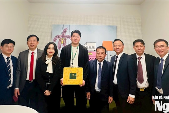 Phó Chủ tịch UBND tỉnh Nguyễn Văn Đệ làm việc với doanh nghiệp Nhật Bản về nông nghiệp xanh