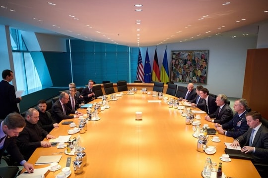 Hòa đàm Ukraine: Washington muốn Kiev nhượng bộ lãnh thổ, châu Âu tính phương án gửi quân