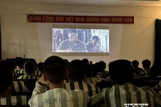 Nghệ An chiếu phim 'Mưa đỏ' để cảm hoá, giáo dục  phạm nhân trong trại tạm giam
