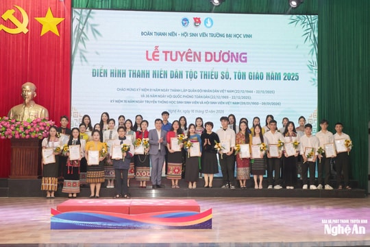 Đại học Vinh tuyên dương 48 sinh viên dân tộc thiểu số và tôn giáo tiêu biểu năm 2025