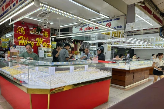 Giá vàng hôm nay 17/12/2025: Giá vàng SJC PNJ BTMC, vàng nhẫn 24K, vàng thế giới