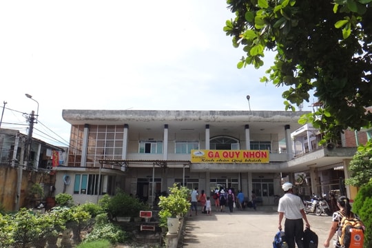 Ga Quy Nhơn: bắt tàu từ trung tâm phố biển