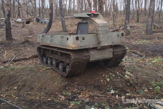 Robot mặt đất Omych xuất hiện gần tiền tuyến: năng lực và rủi ro