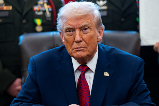 Tổng thống Trump ký dự luật quốc phòng, trong đó có 400 tỷ USD vũ khí dành cho Ukraine