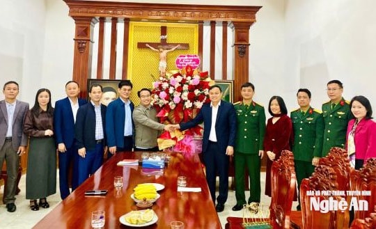 Ban Tuyên giáo và Dân vận Tỉnh ủy thăm, chúc mừng đồng bào công giáo và Lữ đoàn Phòng không 283