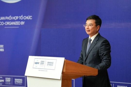 Hệ thống ngân hàng đối mặt rủi ro khi gánh mục tiêu tăng trưởng