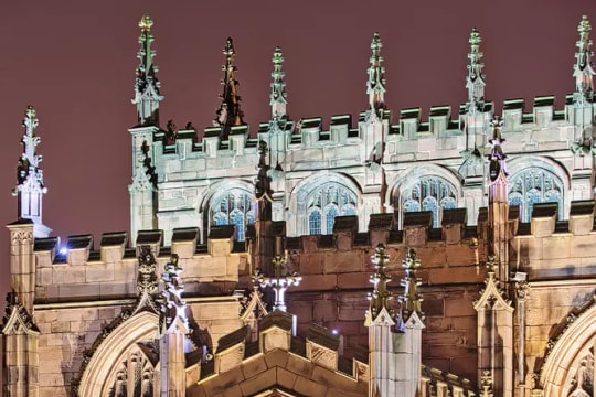 Bí quyết chụp ảnh nhà thờ thiếu sáng sắc nét và ấn tượng