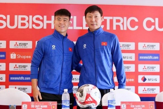 Kim Sang Sik và Duy Mạnh bầu khác ở FIFA The Best