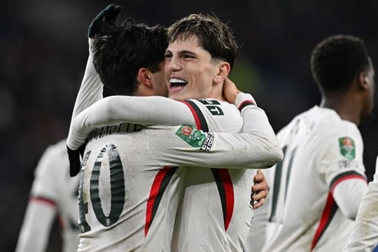 Chelsea hạ Cardiff 3-1, Garnacho vào bán kết