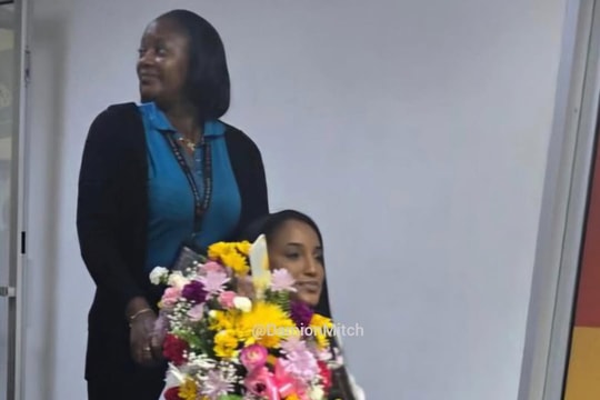 Hoa hậu Jamaica về nước sau cú ngã nghiêm trọng tại Miss Universe