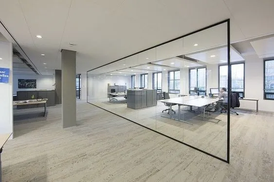 Tìm hiểu những mẫu vách kính văn phòng phổ biến cùng Cuakinhre của Việt Phong