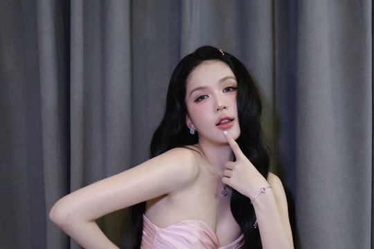 Ngọc Trinh gây chú ý với video 'khóc' vì đồ hiệu xa xỉ