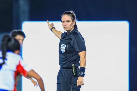 Bảng tổng sắp huy chương SEA Games 33 mới nhất: Việt Nam áp sát Indonesia; HLV Mai Đức Chung nói 'trọng tài rất kém'