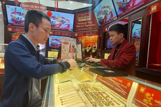 Giá vàng chiều hôm nay 20/12/2025: Giá vàng ACB SJC PNJ, 9999 24K, vàng thế giới