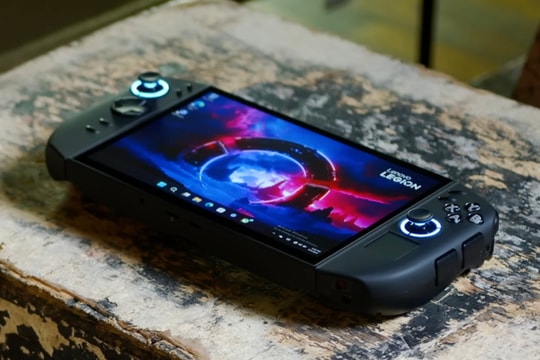 Lenovo Legion Go 2 rò rỉ: Sẽ có phiên bản giá rẻ chạy SteamOS