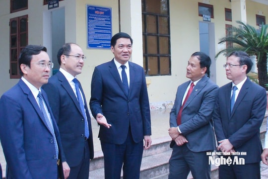 "Tự soi, tự sửa" để đổi mới phương thức lãnh đạo