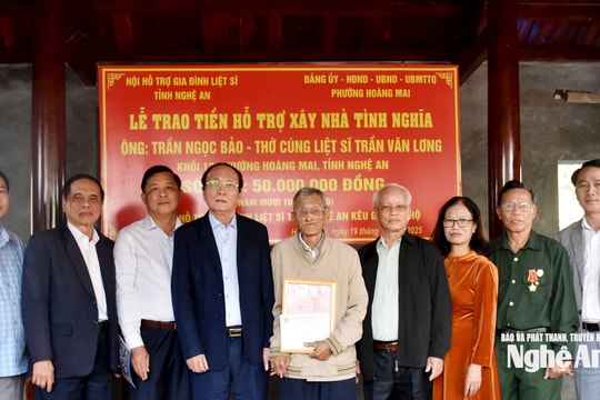 Hội Hỗ trợ gia đình liệt sĩ  trao 190 triệu đồng hỗ trợ xây dựng nhà tình nghĩa, tặng sổ tiết kiệm cho thân nhân liệt sĩ tại phường Hoàng Mai và xã Yên Hòa