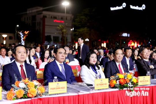 Chủ tịch UBND tỉnh Nghệ An Võ Trọng Hải dự Lễ kỷ niệm 260 năm Ngày sinh Đại thi hào Nguyễn Du