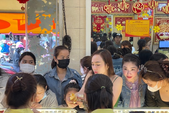 Giá vàng đầu tuần 22/12/2025: Giá vàng SJC PNJ BTMC, vàng nhẫn 24K biến động ra sao