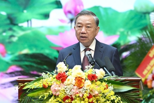 QUÂN ĐỘI NHÂN DÂN VỮNG BƯỚC DƯỚI CỜ ĐẢNG QUANG VINH