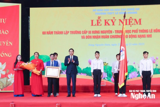 Trường THPT Lê Hồng Phong kỷ niệm 60 năm thành lập và đón nhận Huân chương Lao động hạng Nhì