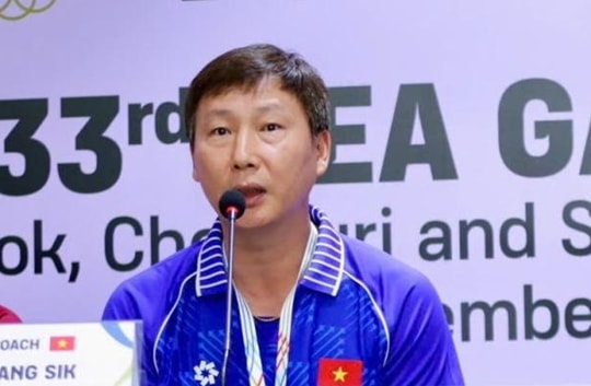 VFF làm rõ tương lai HLV Kim Sang-sik trước tin đồn gia hạn
