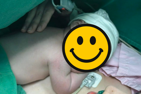 Diễn viên Đức Hiếu và MC Thùy Linh đón con gái đầu lòng