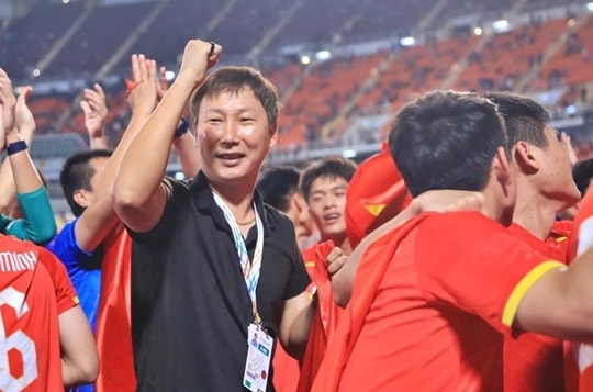 Việt Nam ngược dòng 3-2 Thái Lan: Dấu ấn thiên tài Kim Sang-sik