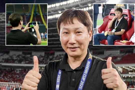 HLV Kim Sang Sik không nhận HCV: Phản ứng điềm tĩnh gây ấn tượng