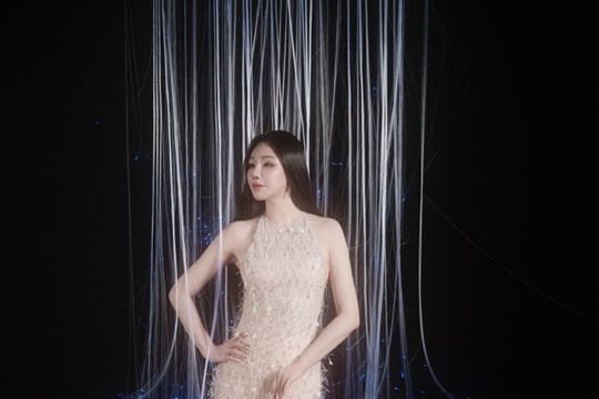 Hồ Quỳnh Hương ra mắt album 'Khi em hát' sau 11 năm vắng bóng