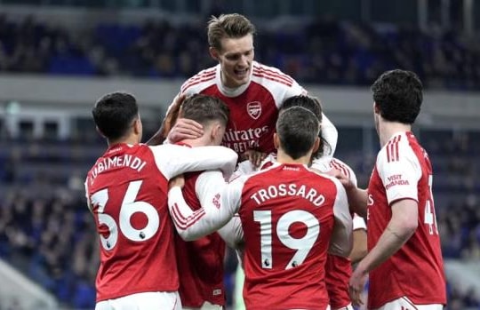 Arsenal hạ gục Everton 1-0, chiếm ngôi đầu bảng dịp Giáng sinh